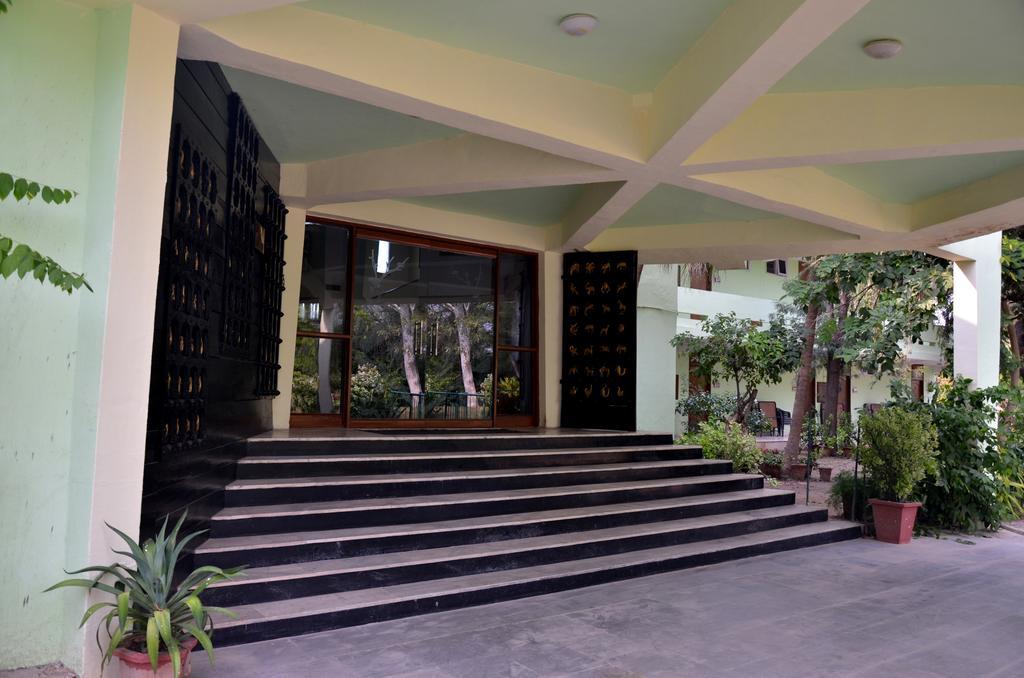 Hotel Bharatpur Ashok المظهر الخارجي الصورة